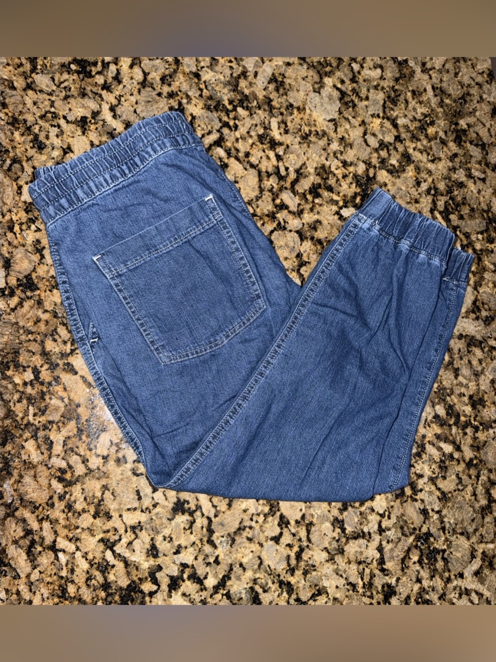 Levi's Pull On Denim Jogger Size Medium Like New
